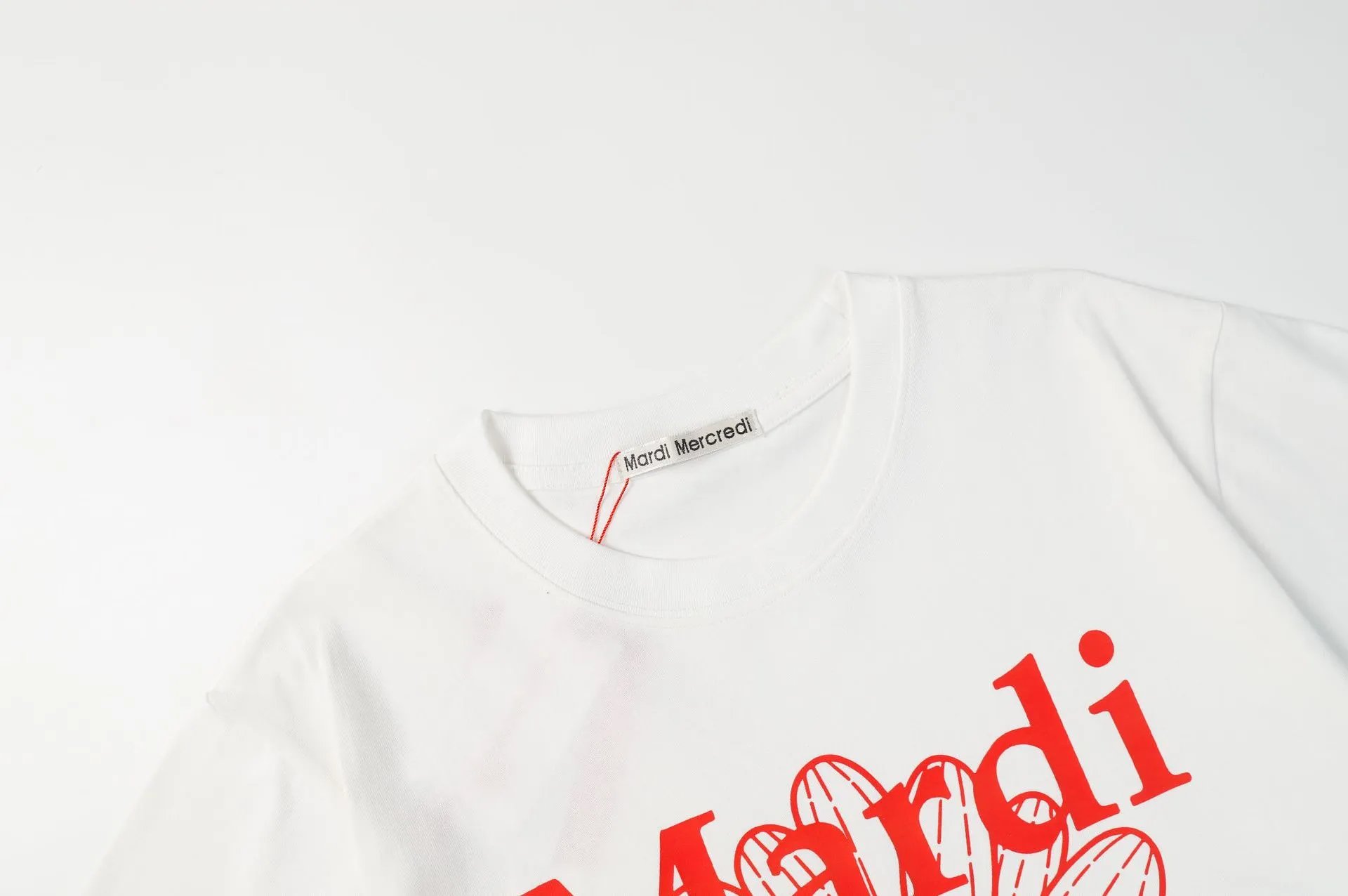 Mardi Mercredi Daisy Graphic Black T-Shirt - 7