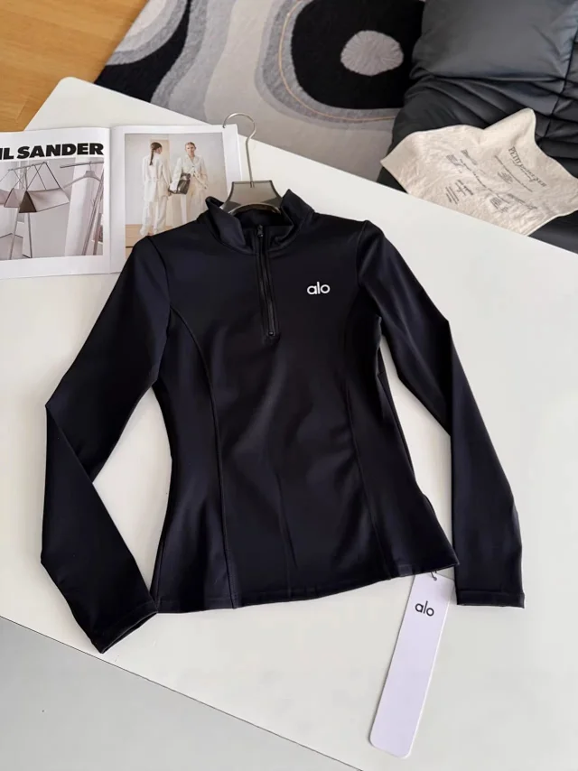 Alo T-Shirts Long-Sleeve Mock-Neck Quarter-Zip Athletic Top product detail image 5