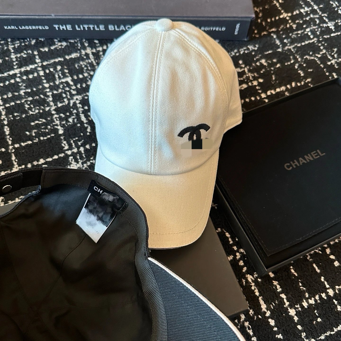 Chanel Logo Embroidered Baseball Cap Black and Beige - 9