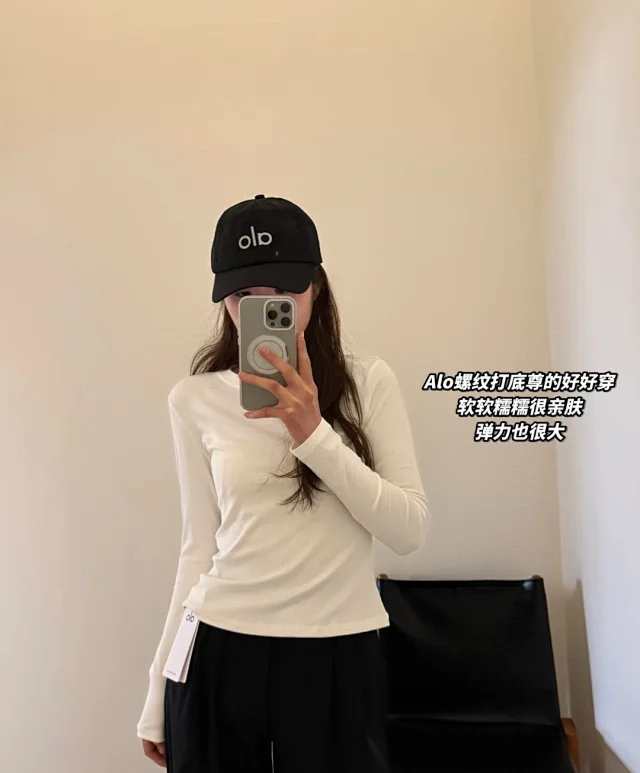 Alo Shirts Long-Sleeve Crewneck Top with Ribbed Sleeves product detail image 3