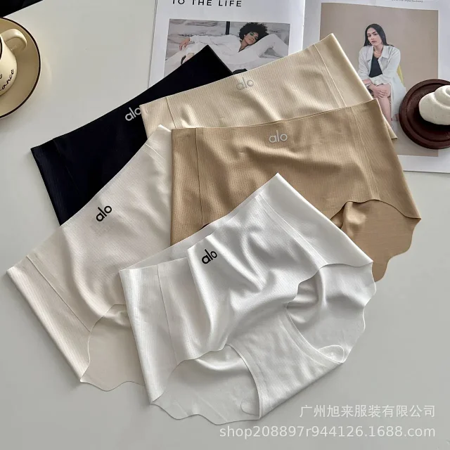 Alo Underwear Seamless high-waisted briefs product detail image 2