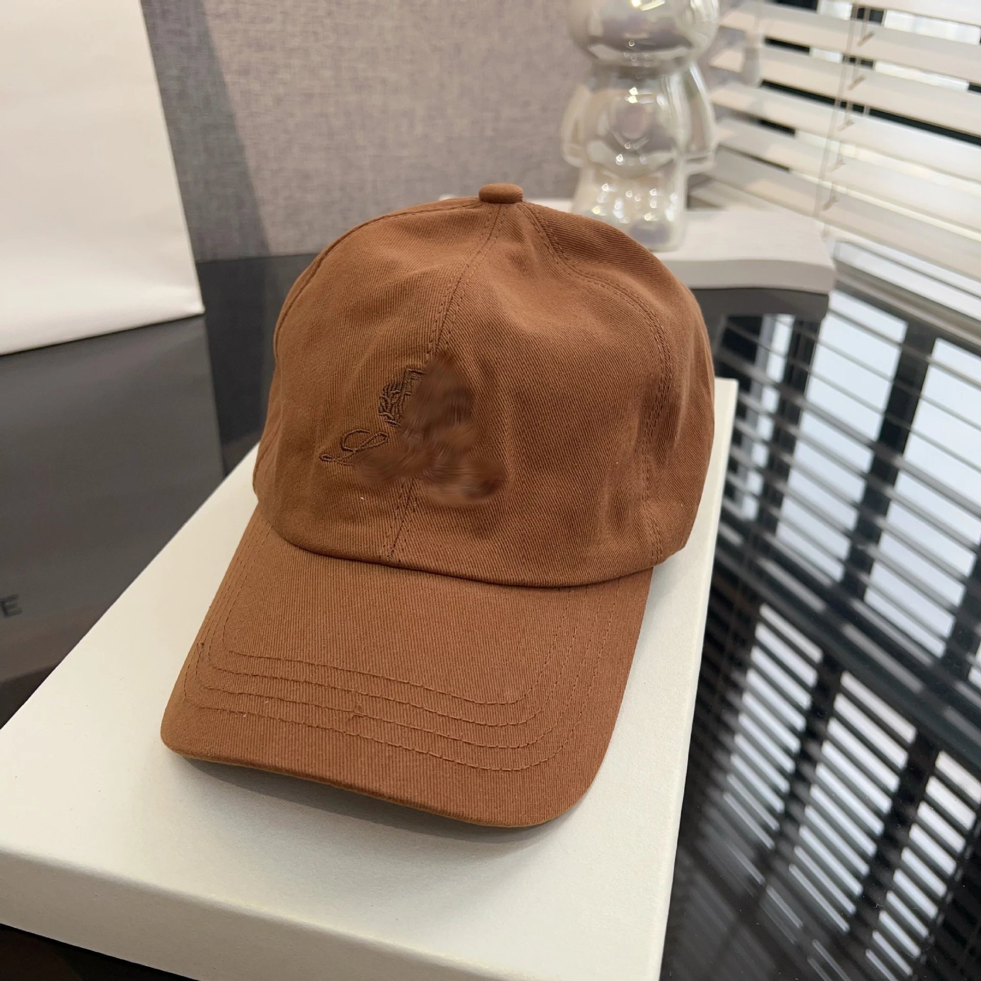 Loewe Anagram Embroidered White Baseball Cap - 12