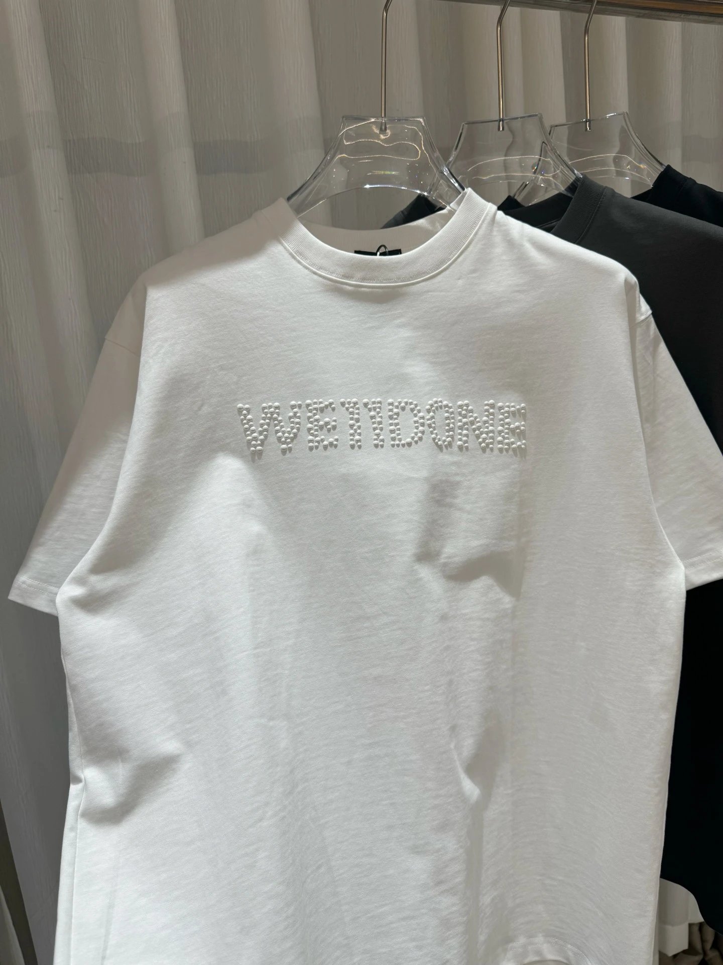 Design Wetdone Pearl-Embellished Logo Black T-Shirt T-Shirts - 6