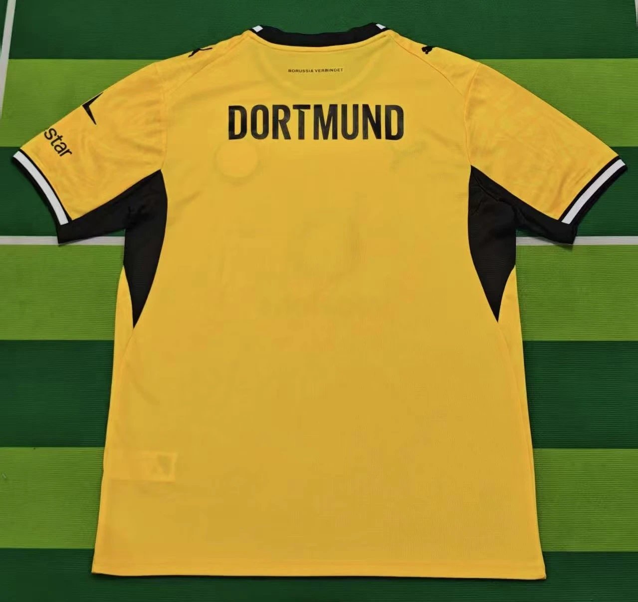 Design Tribal Print White Football Jersey - 7
