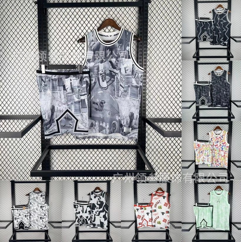 Graphic Print Basket