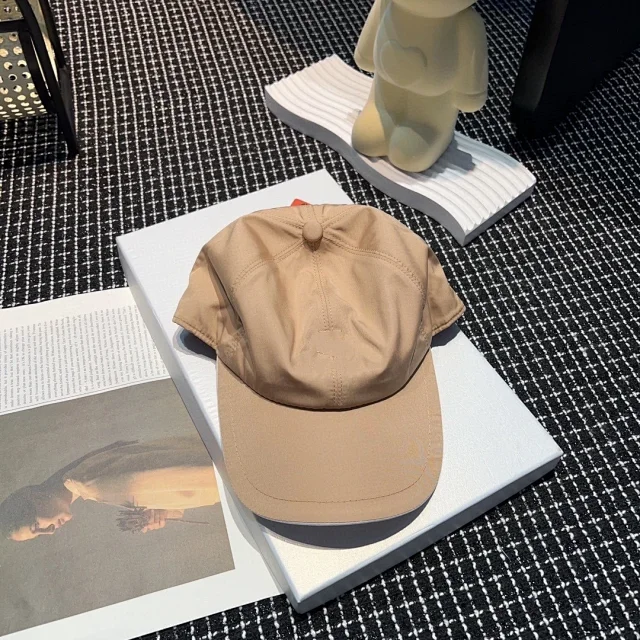 Longchamp Hats Embroidered Horse Logo Baseball Cap with Contrast Trim product detail image 12