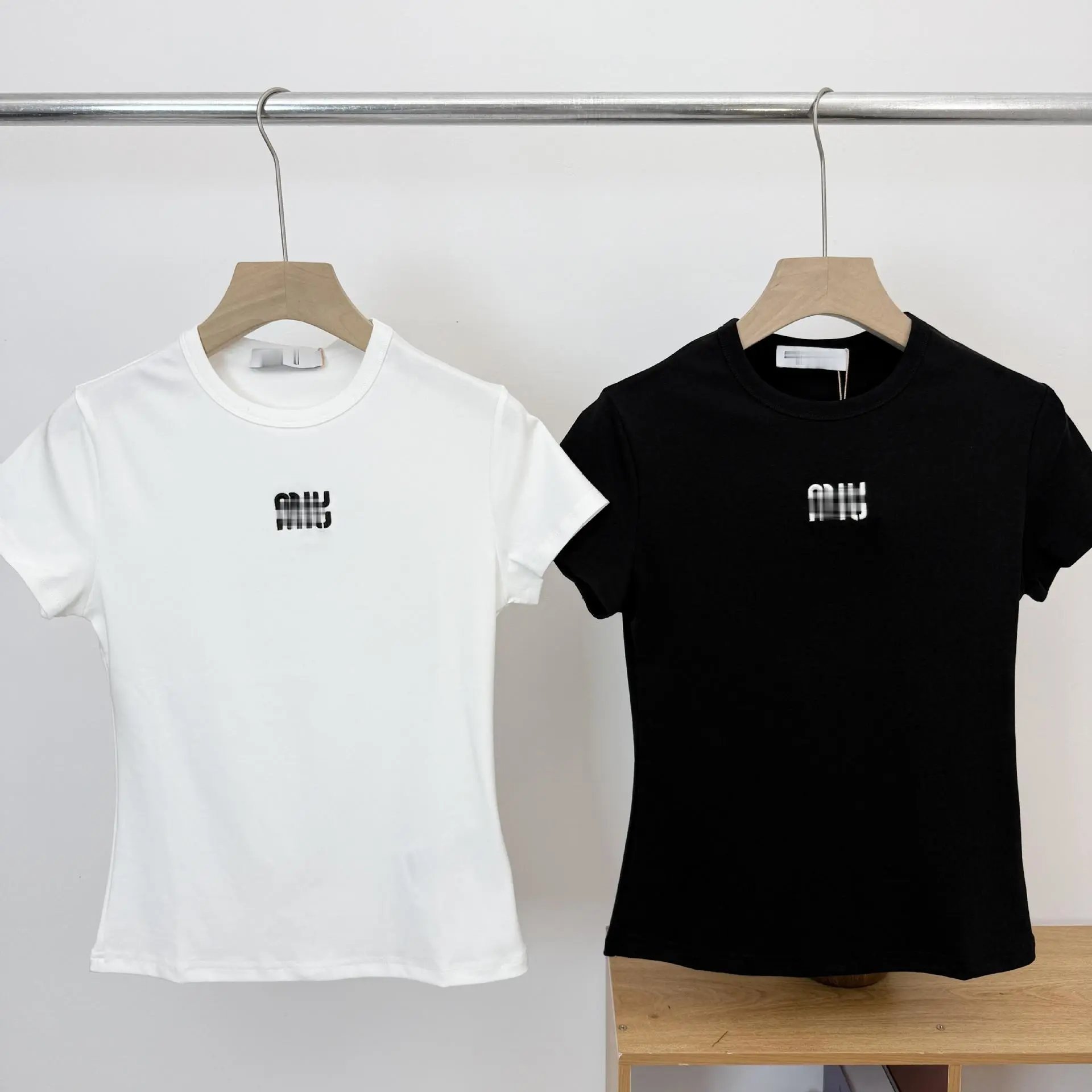 Design Minimalist Logo Box T-Shirt White - 3