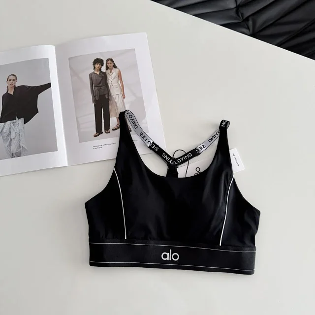 Alo Yoga Underwear Women's racerback sports bra with contrast piping product detail image 6