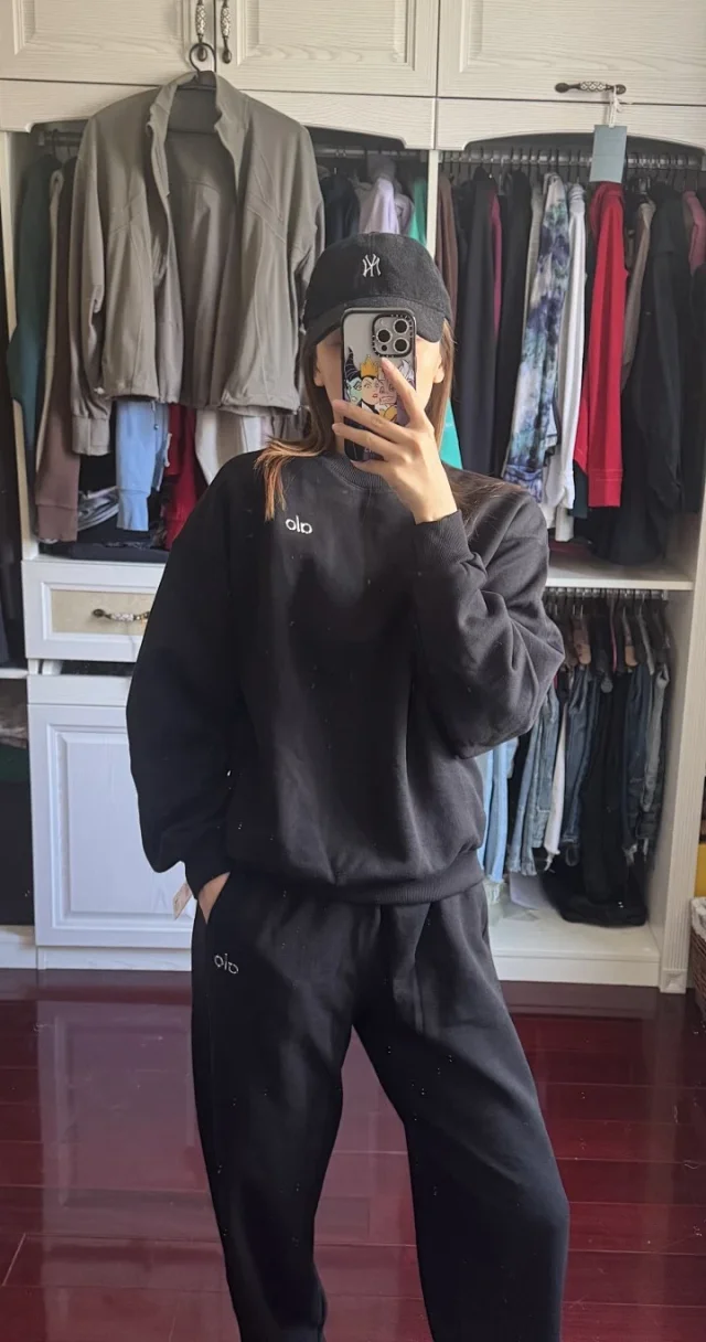 Alo Matching Sets Crewneck sweatshirt and drawstring jogger set product detail image 5