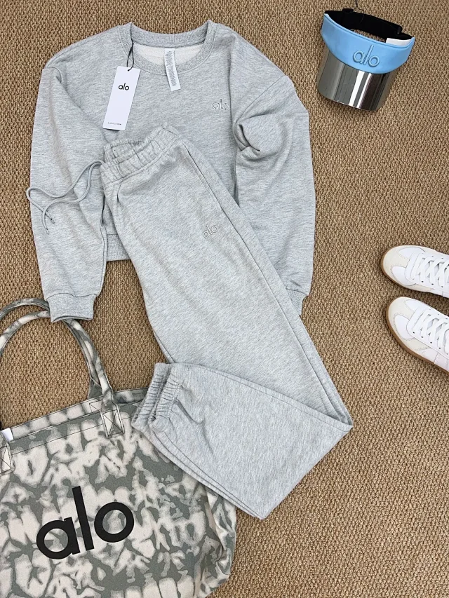 Alo Matching Sets Crewneck sweatshirt and drawstring jogger set product detail image 19