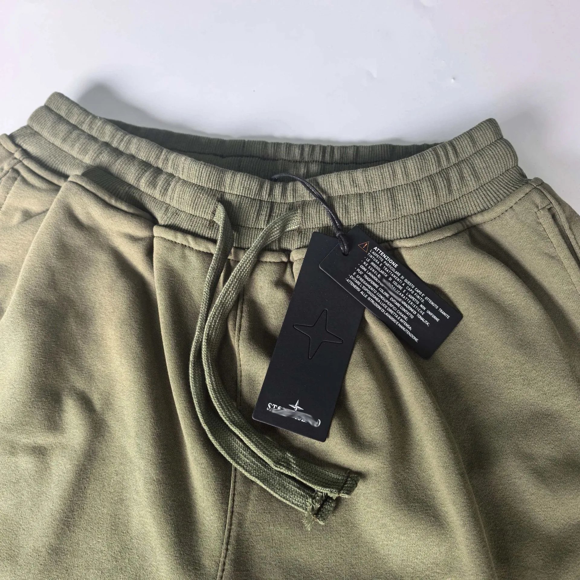 Stone Island Cargo Shorts Black - 22