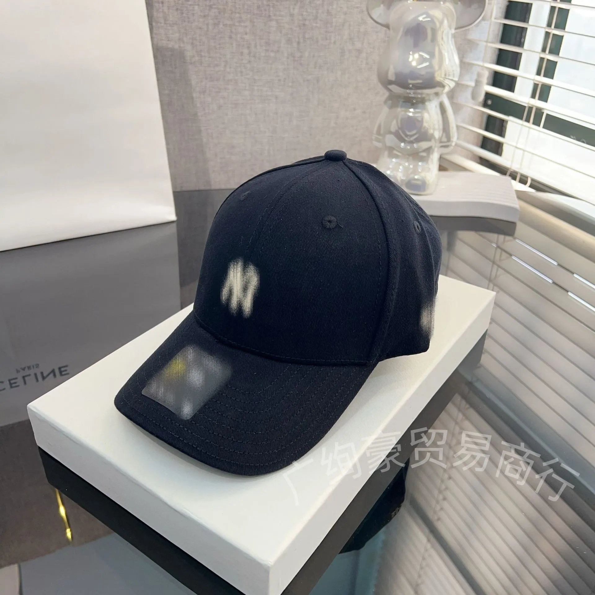 MLB New York Yankees Spray-Paint Logo Beige Baseball Cap - 4