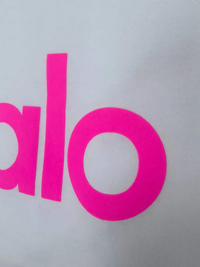 Alo T-Shirts Oversized short-sleeve logo T-shirt product detail image 7