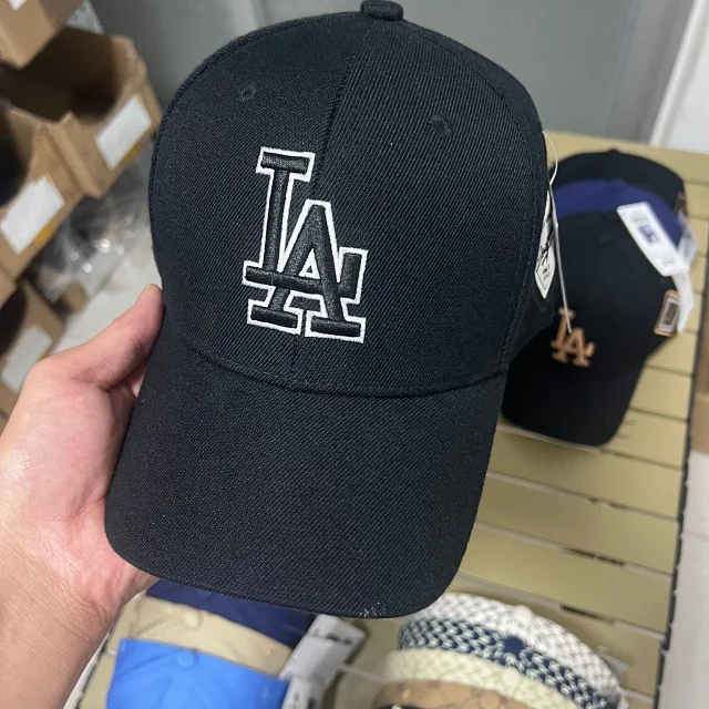 MLB Hats Adjustable curved-brim baseball cap with embroidered New York Yankees logo product detail image 26