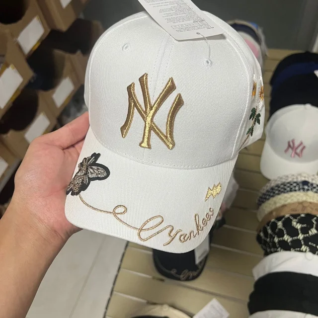 MLB Hats Adjustable curved-brim baseball cap with embroidered New York Yankees logo product detail image 33