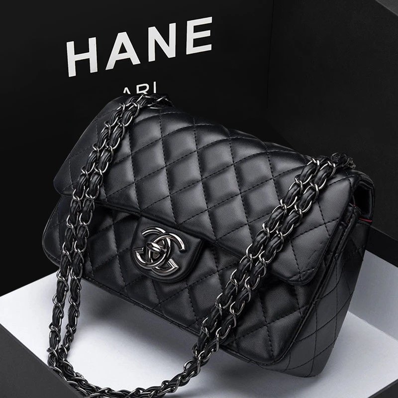 Chanel Shoulder Bags Quilted flap chain bag with interlocking CC turn-lock image 4