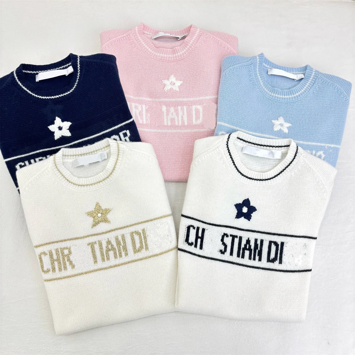 Design CHRITIAN DI Navy Knit Sweater with Embroidered Star Sweater - 3