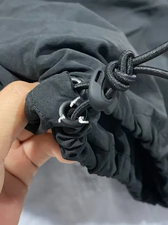 Alo Jackets Cropped half-zip windbreaker jacket product detail image 9