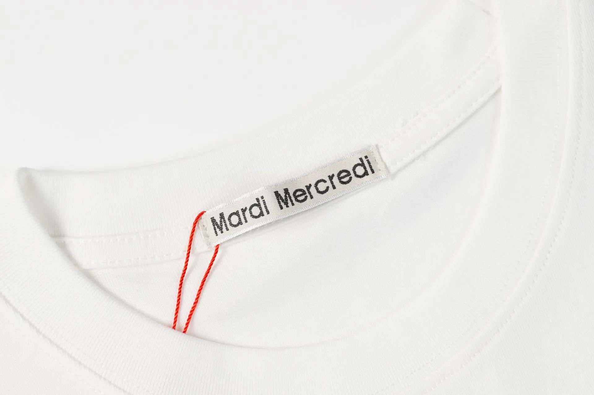 Mardi Mercredi Daisy Graphic Black T-Shirt - 6