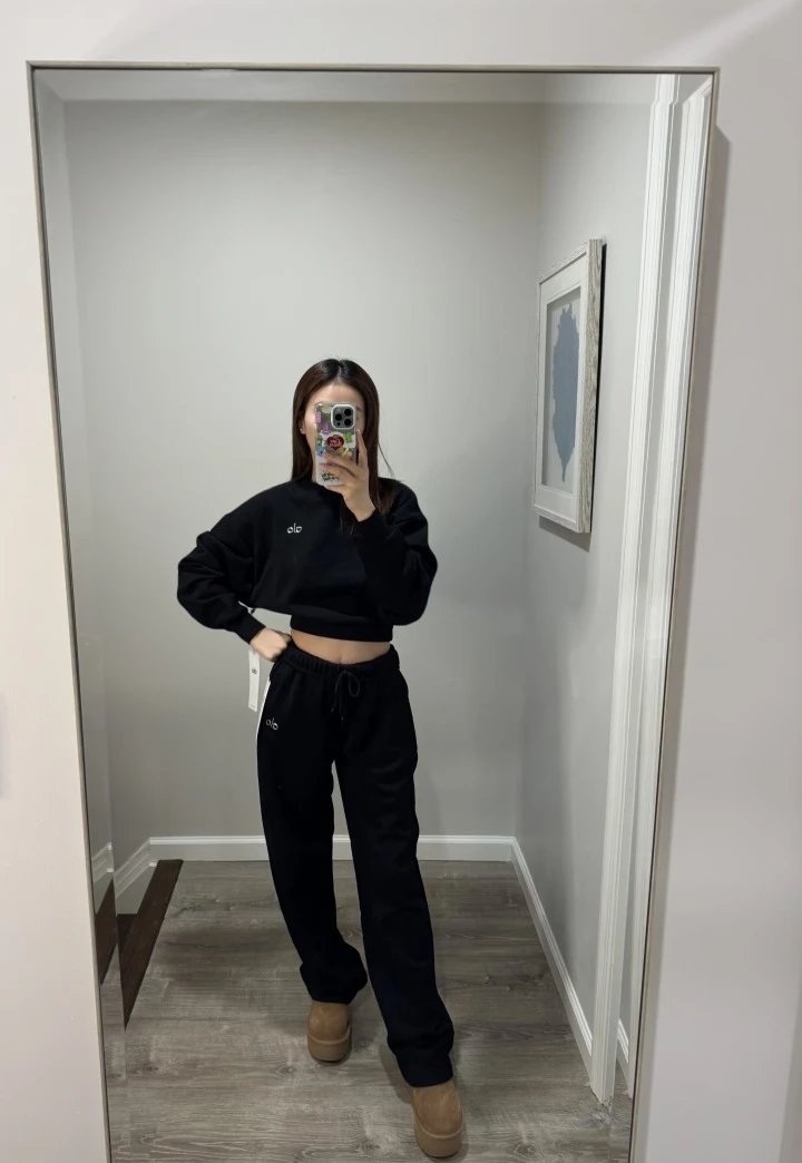 Alo Cropped Sweatshirt and Shorts Set Black Activewear - 7