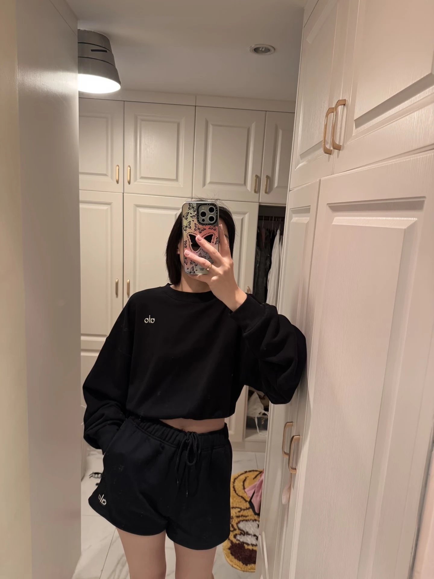 Alo Cropped Sweatshirt and Shorts Set Black Activewear - 10