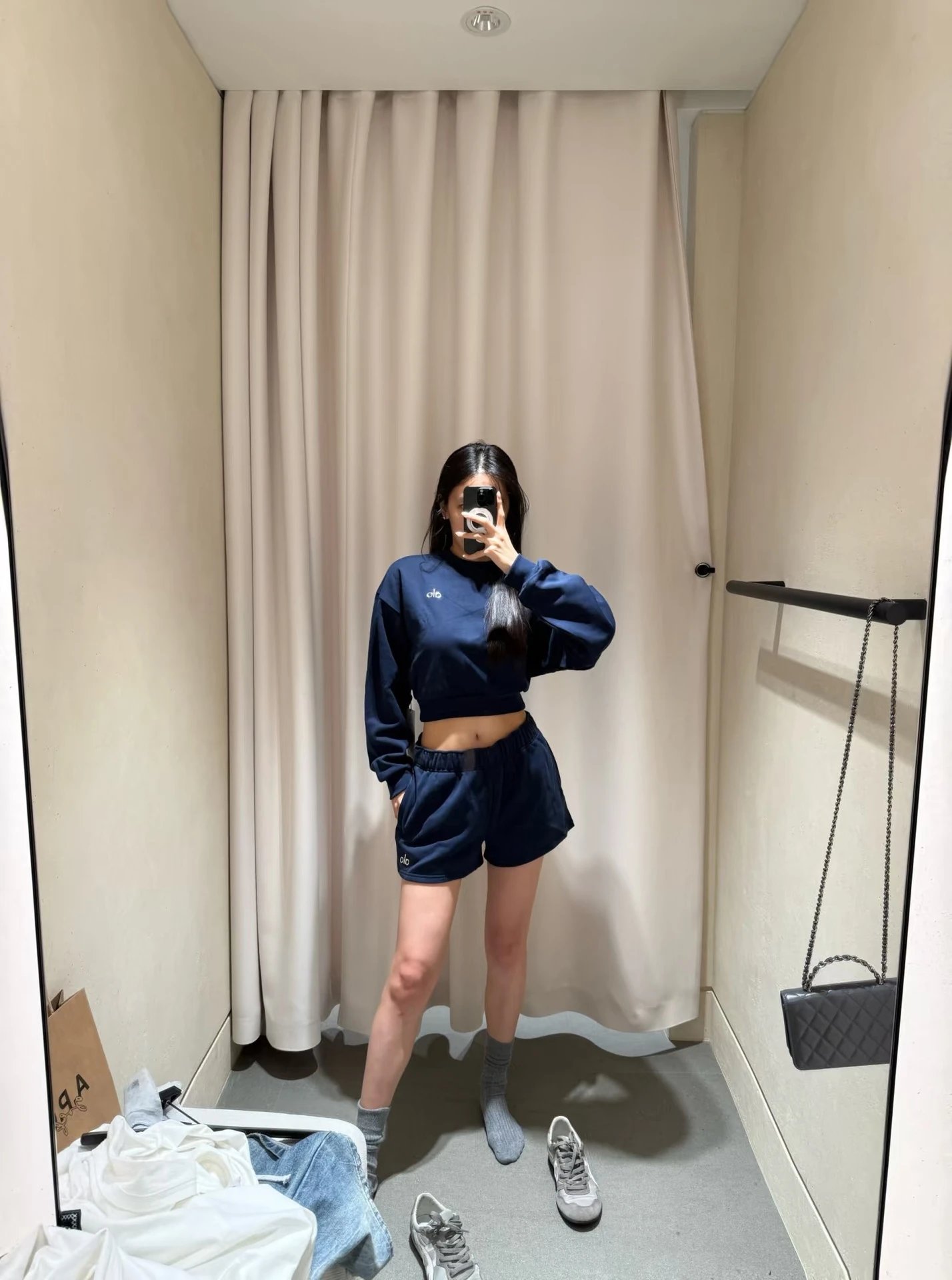 Alo Cropped Sweatshirt and Shorts Set Black Activewear - 15