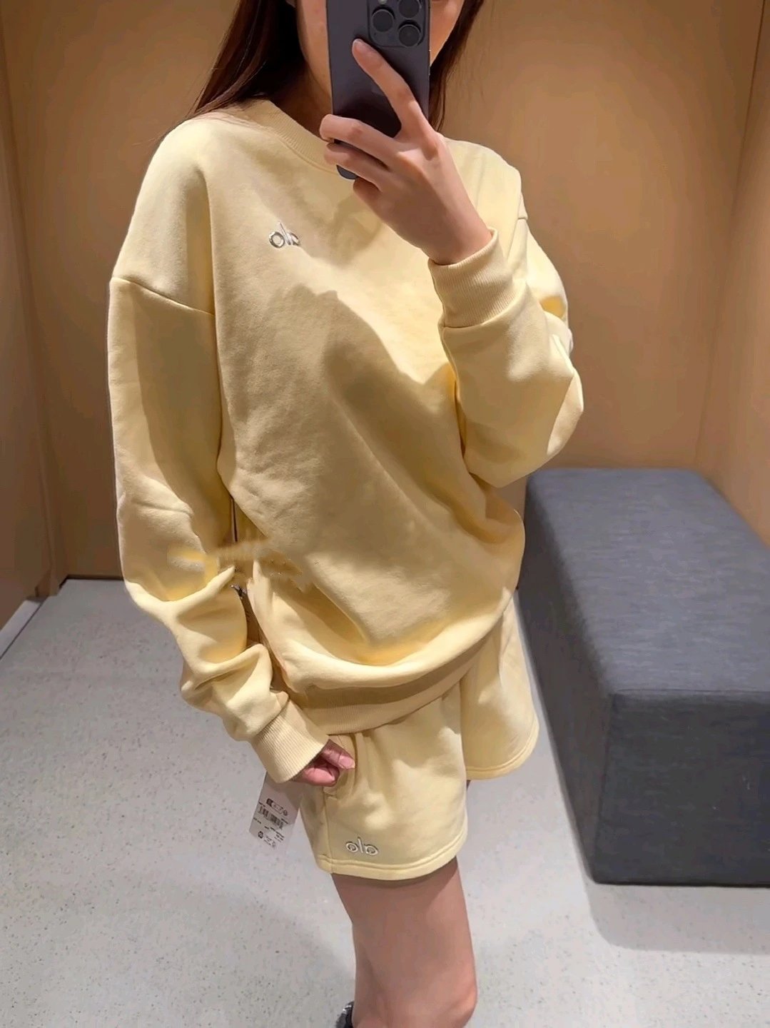 Alo Cropped Sweatshirt and Shorts Set Black Activewear - 19