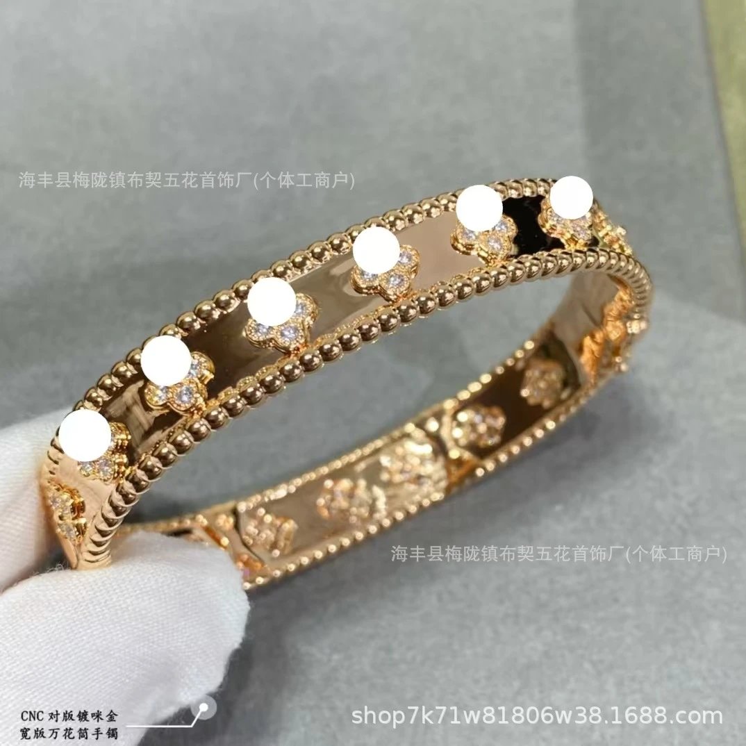 Design CNC Gold-Plated Five-Flower Bangle Bracelet with Cubic Zirconia Jewelry - 9