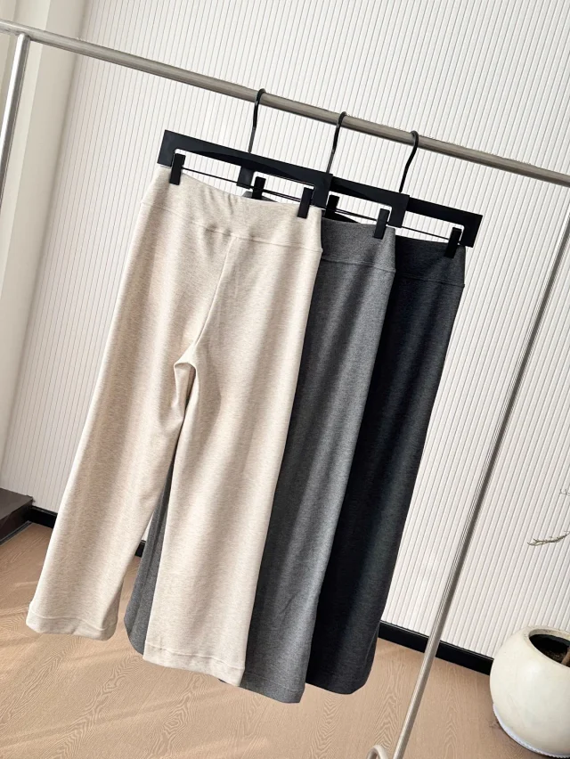 Alo Trousers High-Waisted Wide-Leg Knit product detail image 3