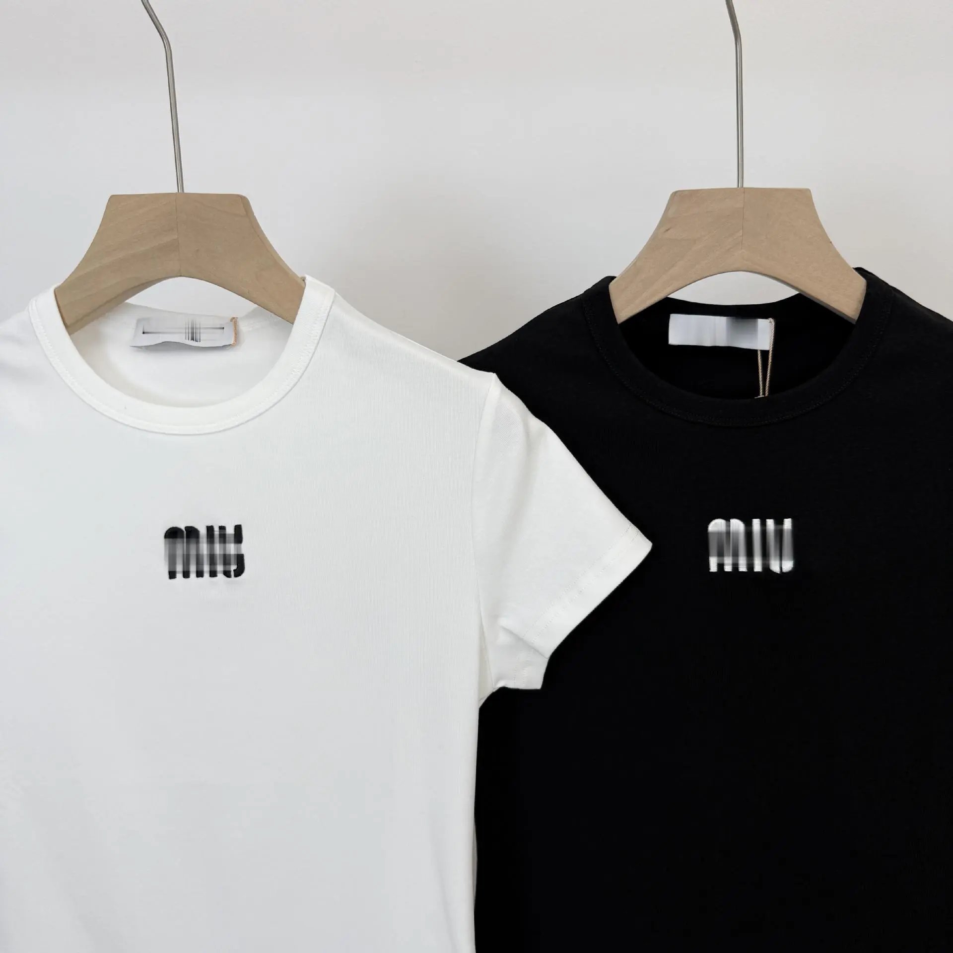 Design Minimalist Logo Box T-Shirt White - 4