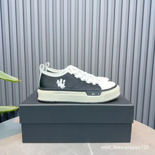 Design Canvas Sneakers Black and White Streetwear Low-Top Sneakers - 1