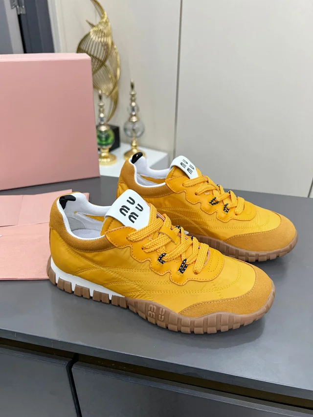 Miu Sneakers Low-Top Lace-Up Gum-Sole product detail image 12
