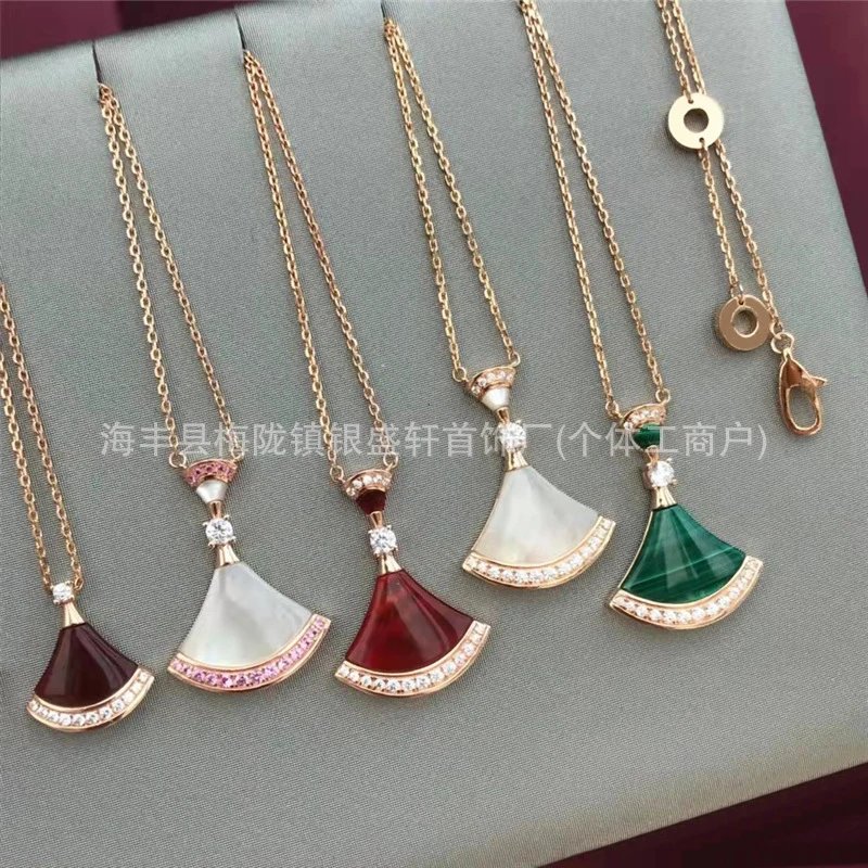 Design Fan-Shaped Malachite Pendant Necklace Gold-Tone Jewelry - 3