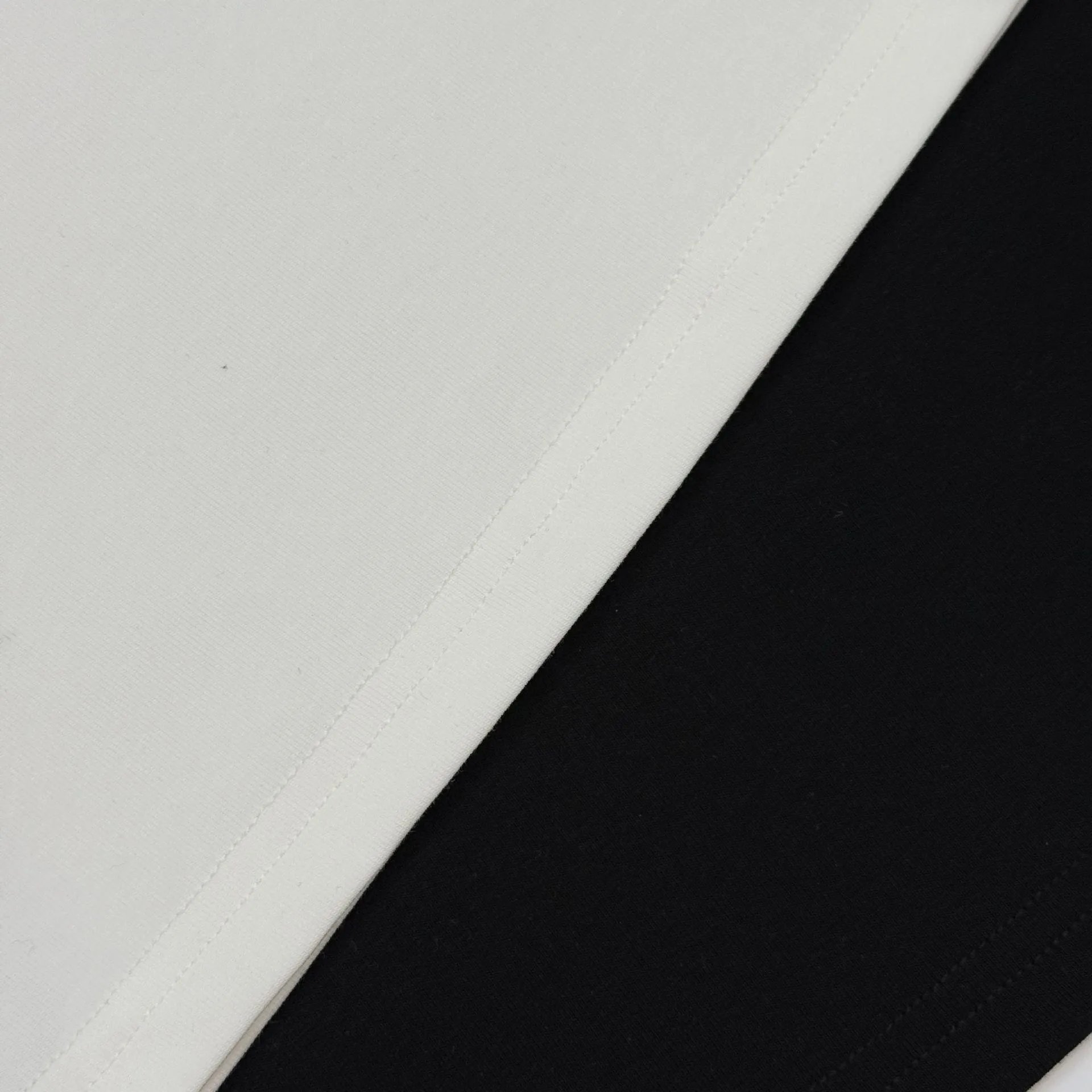 Design Minimalist Logo Box T-Shirt White - 18