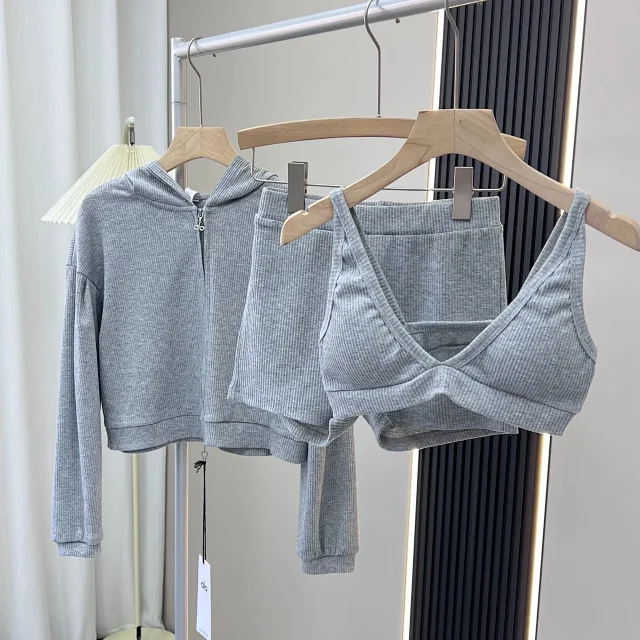 Alo Matching Sets Ribbed zip-up hoodie, sports bra and trousers three-piece set product detail image 5