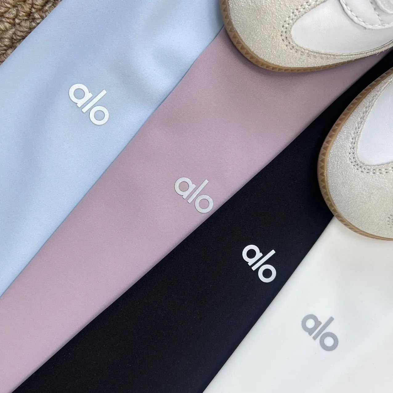 Alo Yoga High-Waisted Leggings White Leggings - 7