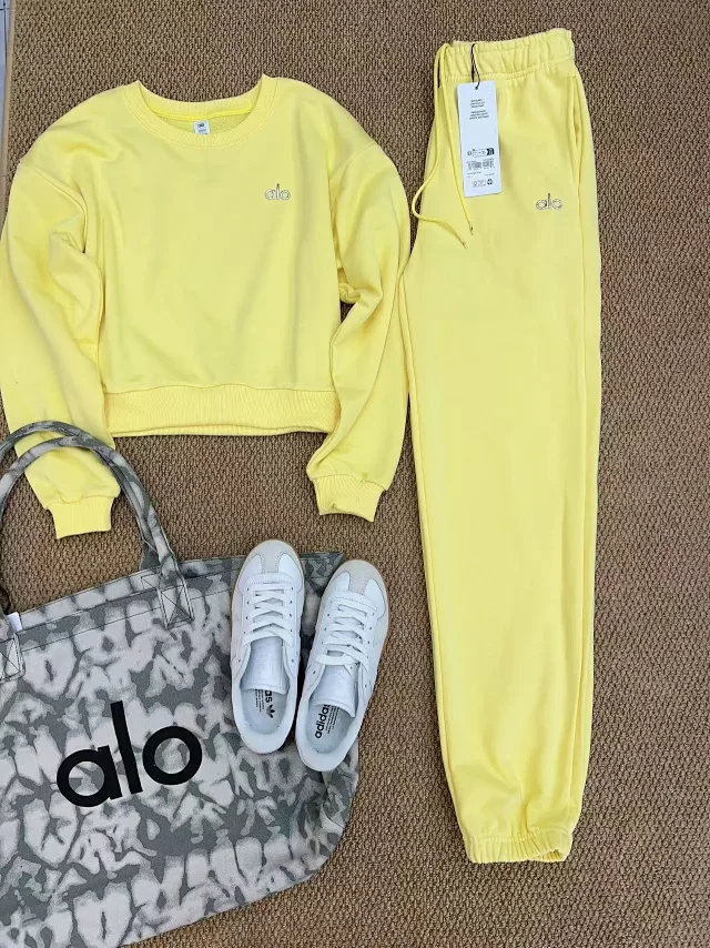 Alo Matching Sets Crewneck sweatshirt and drawstring jogger set product detail image 14
