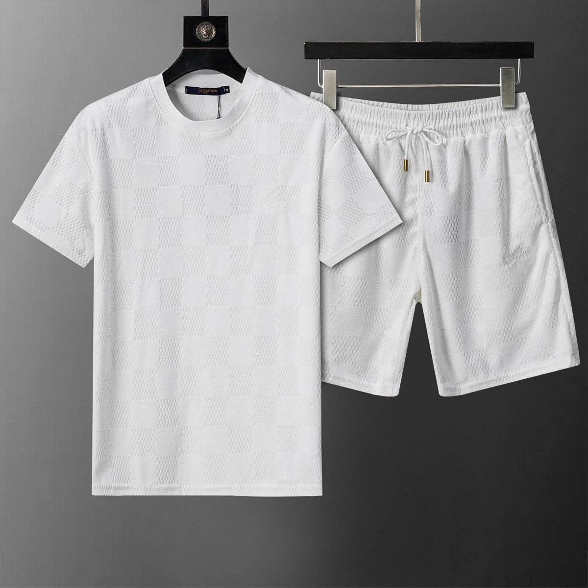 Louis Vuitton Matching Sets Short-Sleeve T-Shirt and Shorts Set — 6633 white