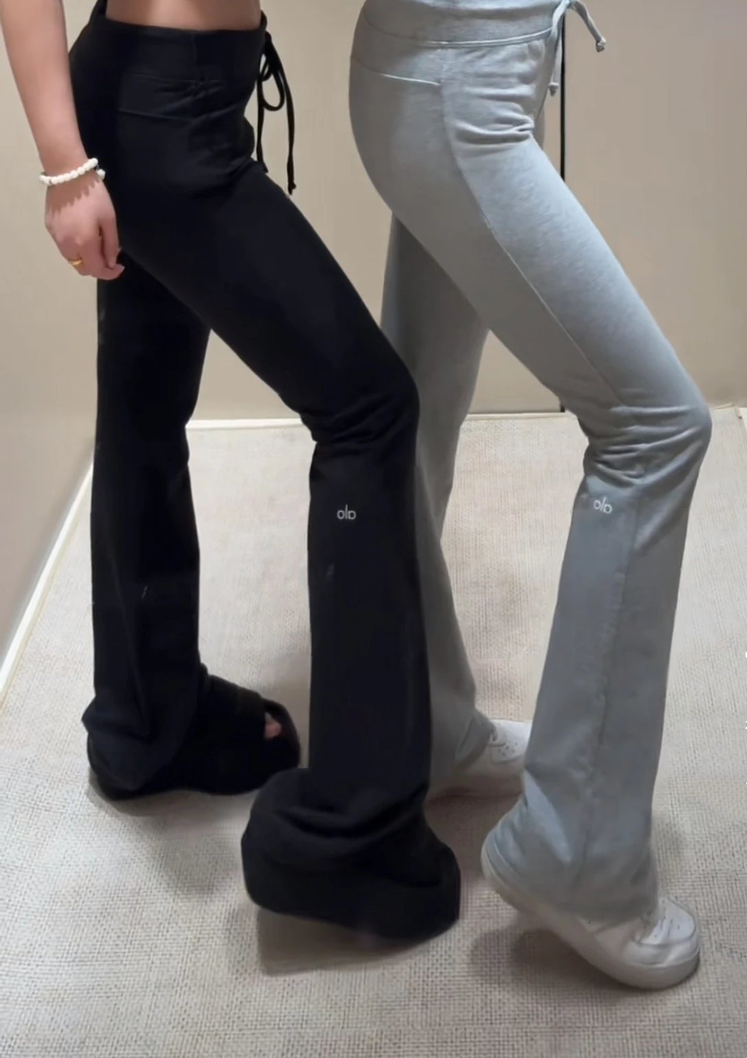 Alo Velvet Wide-Leg Sweatpants Black - 7