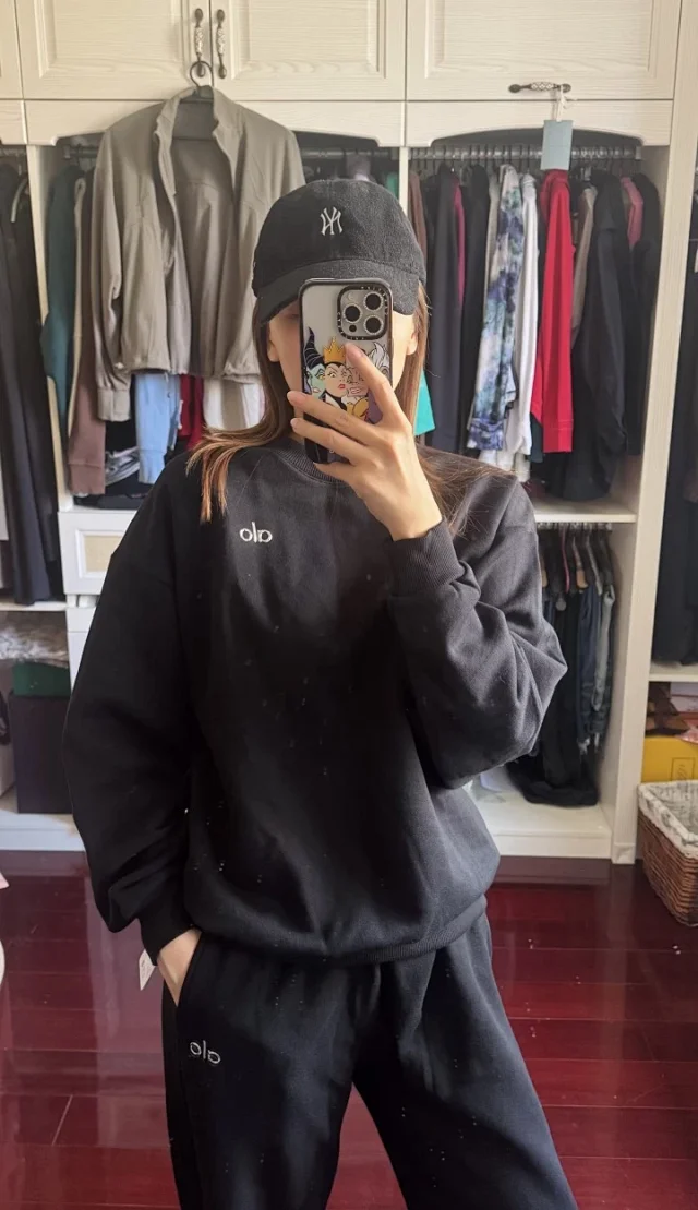 Alo Matching Sets Crewneck sweatshirt and drawstring jogger set product detail image 6