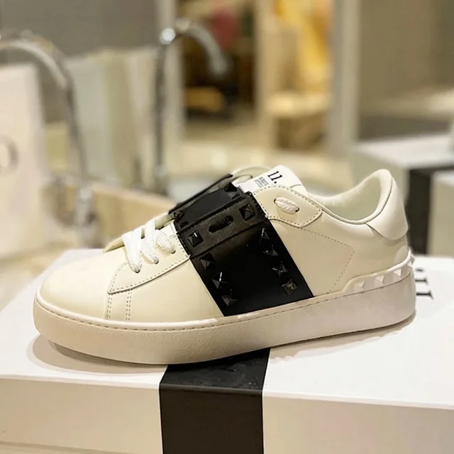 Unbranded Sneakers Low-Top Leather with Contrast Band and Pyramid Studs product detail image 1