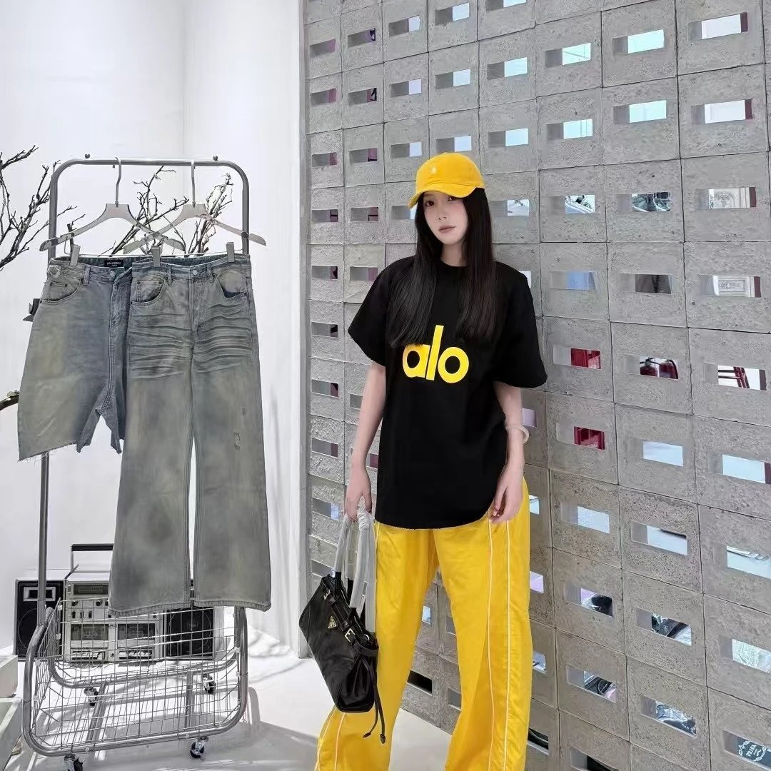 Alo T-Shirts Oversized short-sleeve logo T-shirt image 5