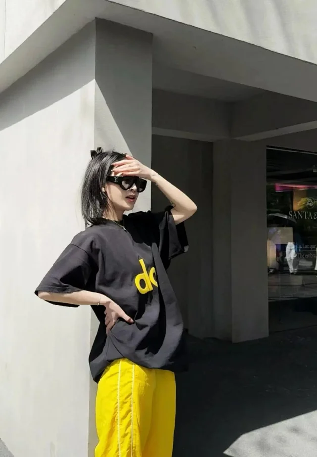 Alo T-Shirts Oversized short-sleeve logo T-shirt product detail image 4