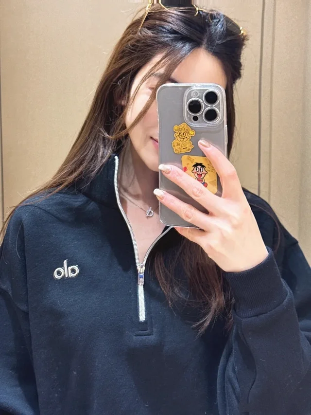 Alo Hoodies & Sweatshirts Quarter-Zip Mock-Neck Sweatshirt product detail image 6