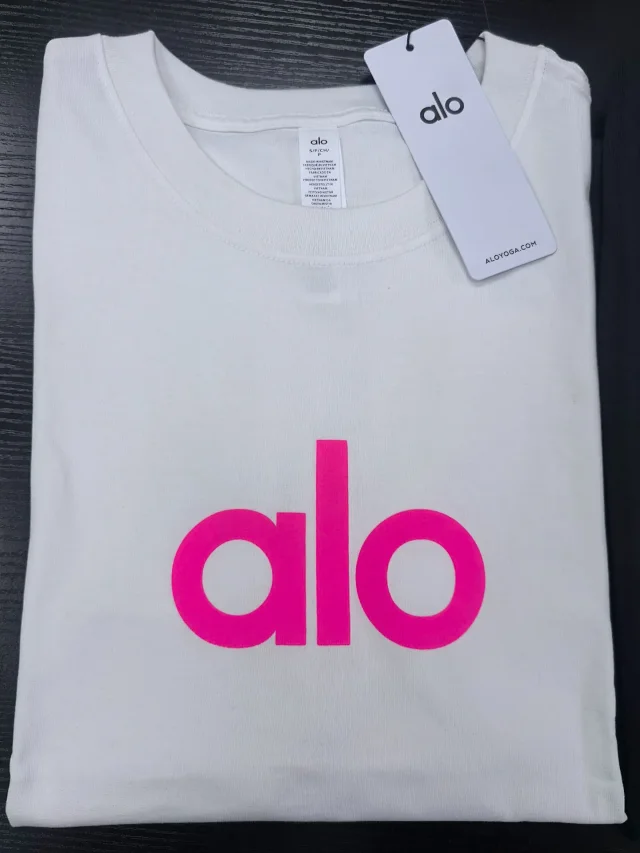 Alo T-Shirts Oversized short-sleeve logo T-shirt product detail image 6