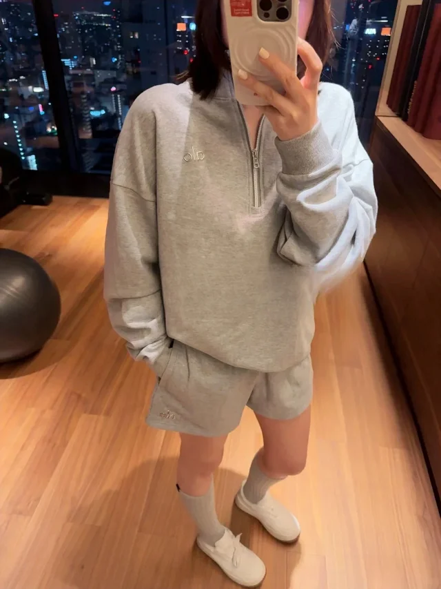 Alo Hoodies & Sweatshirts Quarter-Zip Mock-Neck Sweatshirt product detail image 9