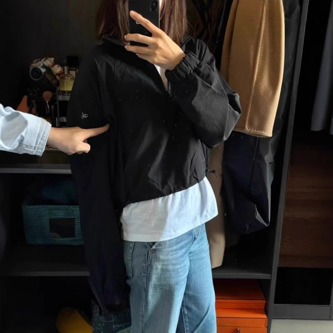 Alo Jackets Cropped half-zip windbreaker jacket image 4