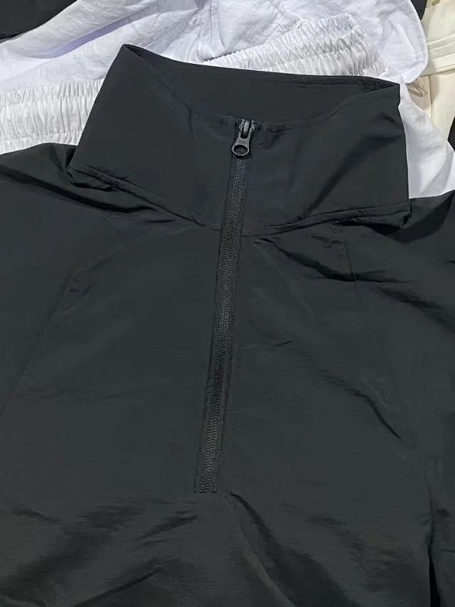 Alo Jackets Cropped half-zip windbreaker jacket product detail image 10