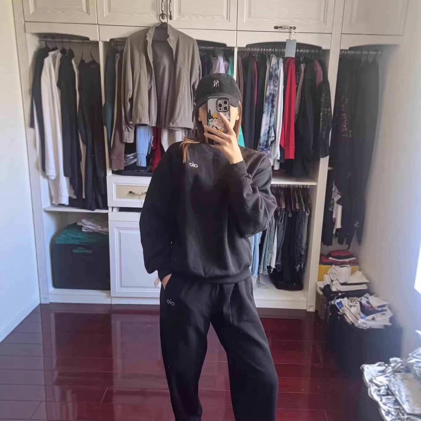 Alo Matching Sets Crewneck sweatshirt and drawstring jogger set image 5
