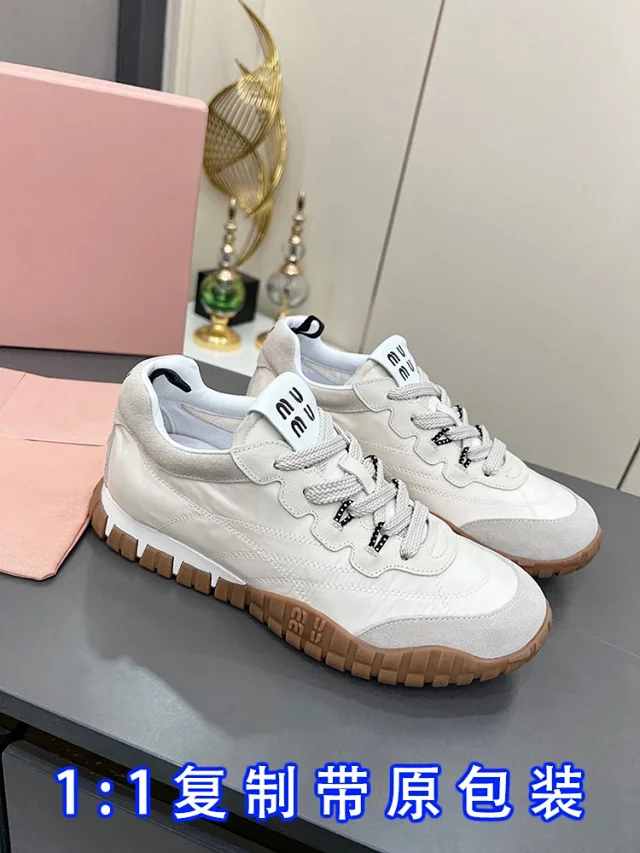 Miu Sneakers Low-Top Lace-Up Gum-Sole product detail image 3